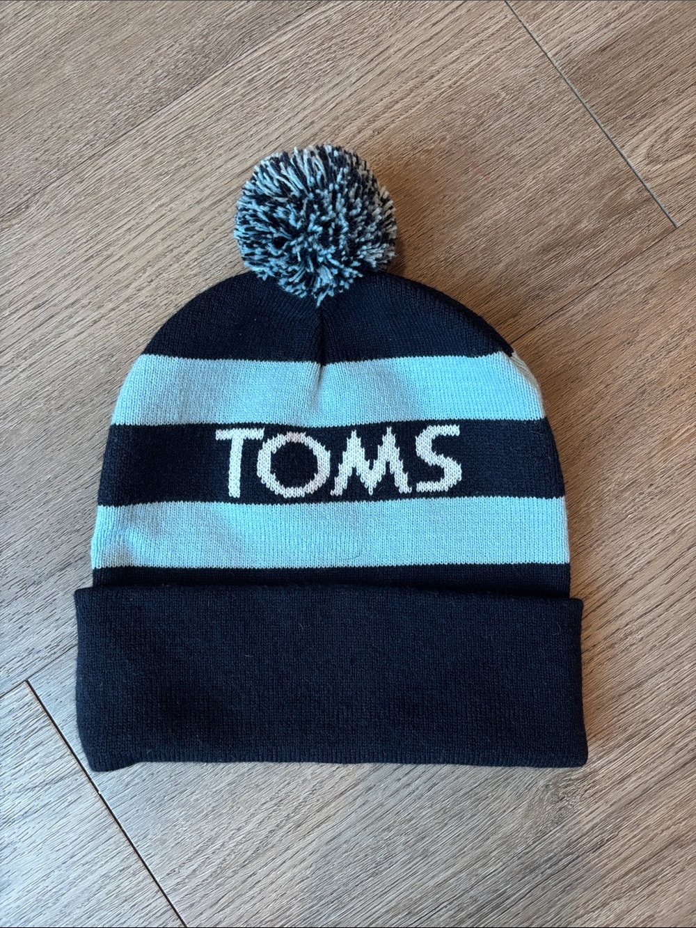 New TOMS Knit Navy & Light Blue Striped Cuffed Pom Beanie USA
